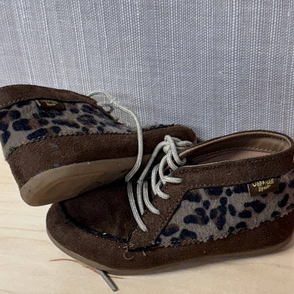 OshKosh‎ Brown suede Leopard animal print lace up moccasin Shoes size 9
